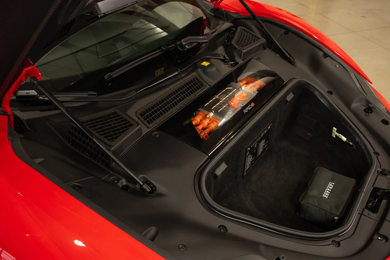 Used 2023 Ferrari SF90 Spider AWD/4WD image 32