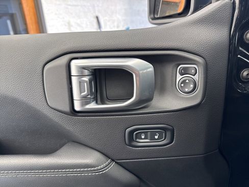 Used 2022 Jeep Wrangler Unlimited Sahara w/ Cold Weather Group image 34