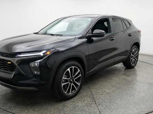 Used 2025 Chevrolet TrailBlazer LT image 3