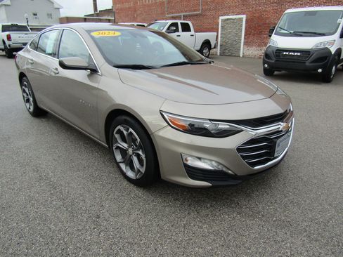 Used 2024 Chevrolet Malibu LT FWD image 1