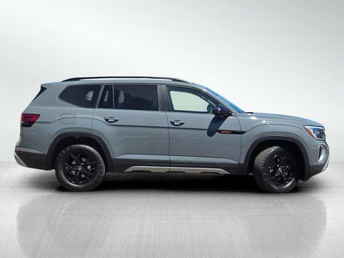 Used 2024 Volkswagen Atlas Peak Edition SE AWD/4WD image 4