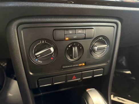 Used 2014 Volkswagen Beetle 2.5 FWD image 26