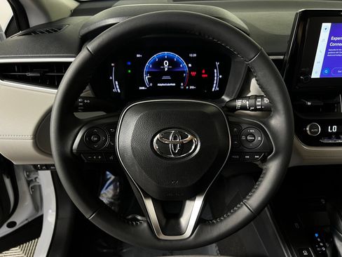 Used 2026 Toyota Corolla Cross LE AWD/4WD image 14