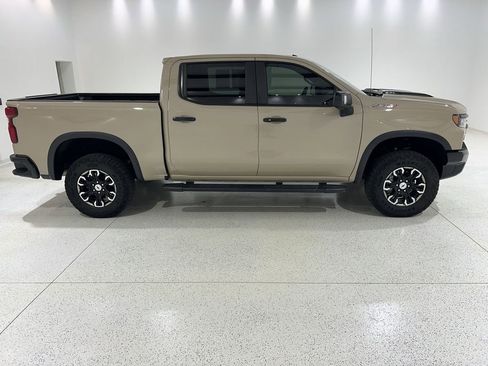 Used 2023 Chevrolet Silverado 1500 ZR2 image 6