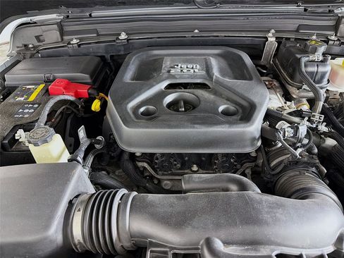 Used 2022 Jeep Wrangler Unlimited Sahara w/ Cold Weather Group image 30