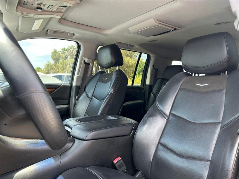 Used 2017 Cadillac Escalade ESV Premium Luxury AWD/4WD image 18
