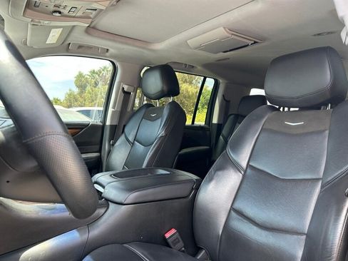Used 2017 Cadillac Escalade ESV Premium Luxury AWD/4WD image 18