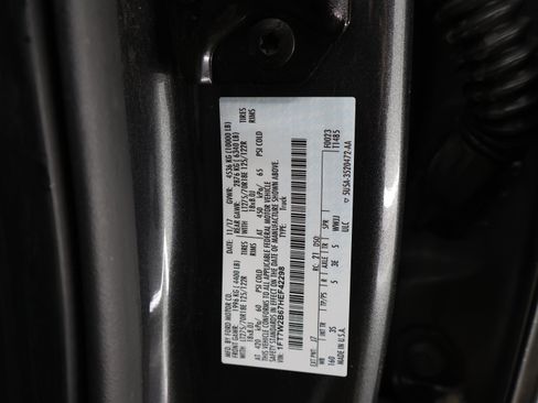 Used 2017 Ford F250 XLT w/ XLT Premium Package AWD/4WD image 58