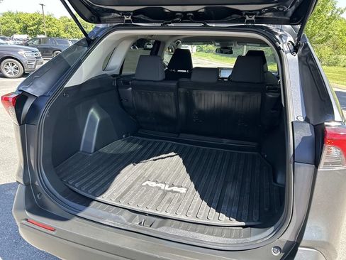 Used 2021 Toyota RAV4 LE FWD image 13