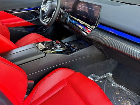 Used 2025 BMW M5 w/ Carbon Package image 32