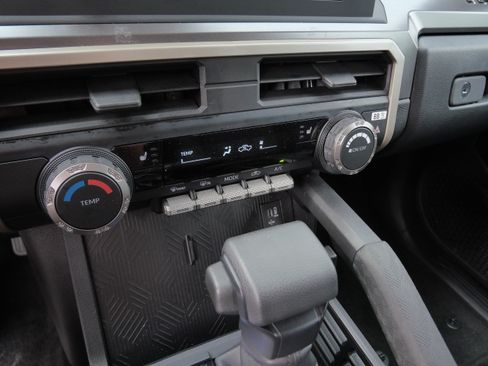 Certified 2025 Toyota Tacoma SR5 AWD/4WD image 24
