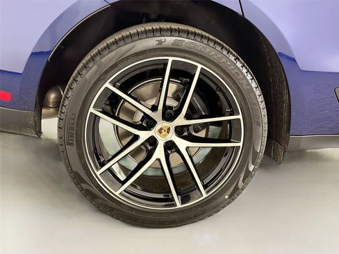 Certified 2026 Porsche Macan AWD/4WD image 13