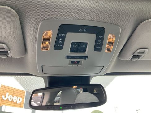 Used 2024 Toyota Sienna XLE image 19