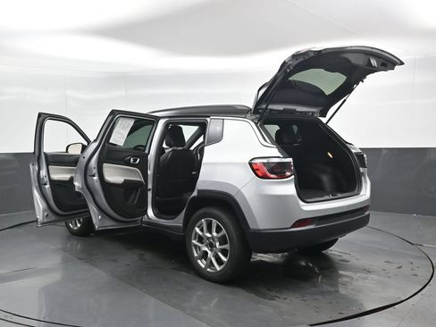 Used 2025 Jeep Compass Limited AWD/4WD image 49
