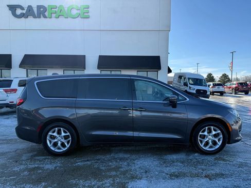 Used 2018 Chrysler Pacifica Touring Plus w/ Tire & Wheel Group image 18