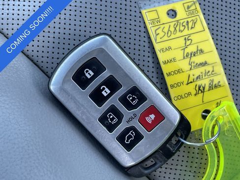 Used 2015 Toyota Sienna Limited Premium FWD image 33