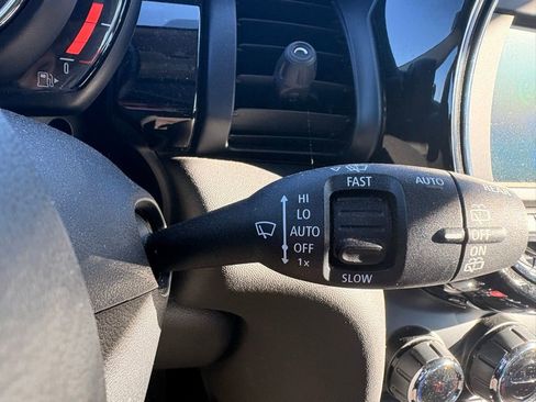 Used 2019 MINI Cooper 2-Door Hardtop w/ Premium Package image 17