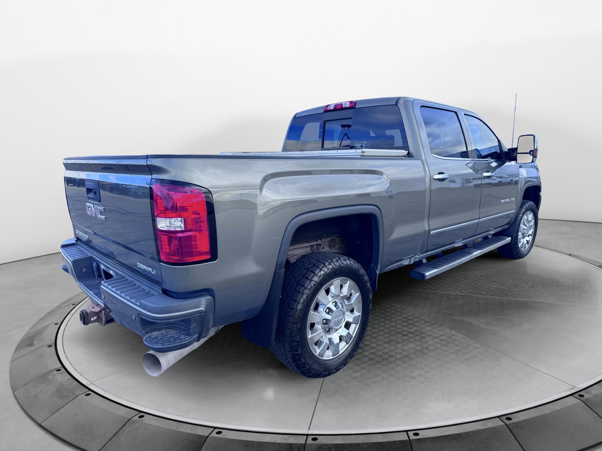 Used 2017 GMC Sierra 2500 Denali w/ Duramax Plus Package AWD/4WD image 3