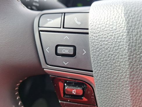 Used 2025 Toyota Camry SE w/ Convenience Package image 21