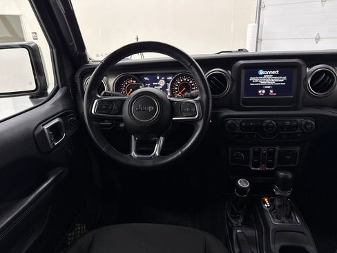 Used 2018 Jeep Wrangler Unlimited Sahara w/ Cold Weather Group AWD/4WD image 13