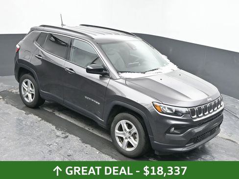Used 2024 Jeep Compass Latitude image 36