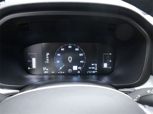 Used 2018 Volvo XC60 T5 Momentum w/ Vision Package image 10