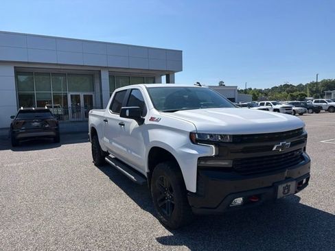 Used 2021 Chevrolet Silverado 1500 LT Trail Boss w/ Convenience Package II AWD/4WD image 3