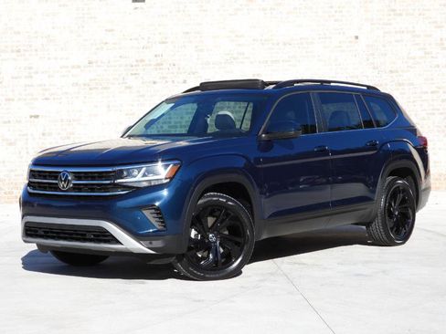 Used 2023 Volkswagen Atlas SE w/ Technology Package w/ Panoramic Sunroof Package image 6