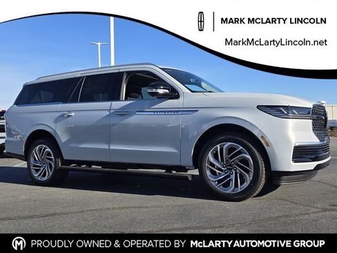 New 2026 Lincoln Navigator L Reserve AWD/4WD image 1