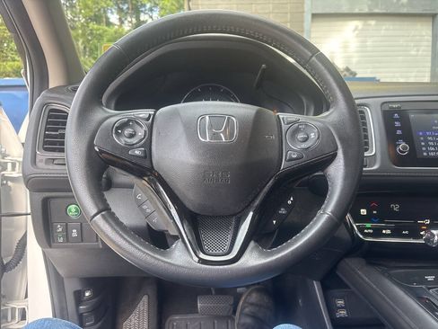 Used 2021 Honda HR-V EX-L image 9