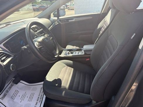 Used 2017 Ford Fusion SE FWD image 11