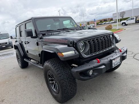 Used 2025 Jeep Wrangler Unlimited Rubicon AWD/4WD image 8