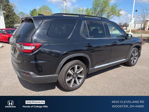 Used 2023 Honda Pilot Touring image 6