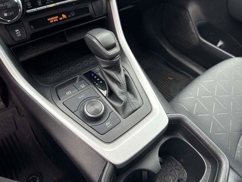 Used 2021 Toyota RAV4 XLE image 28