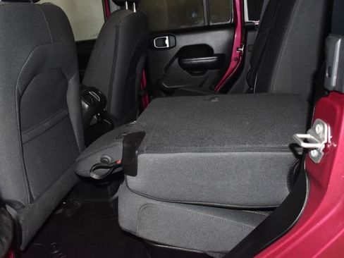 Certified 2024 Jeep Gladiator Sport image 32