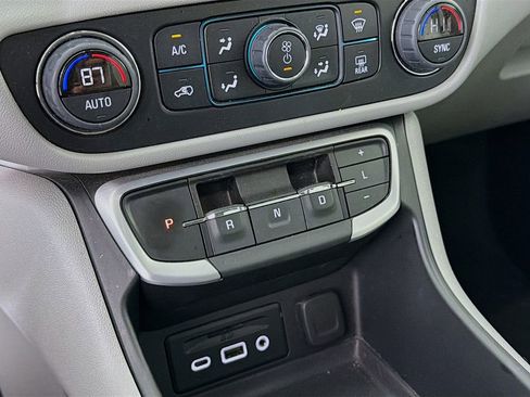 Used 2024 GMC Terrain SLT image 19