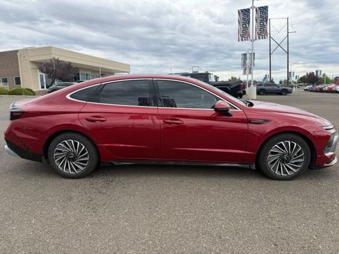 Used 2025 Hyundai Sonata Limited FWD image 4