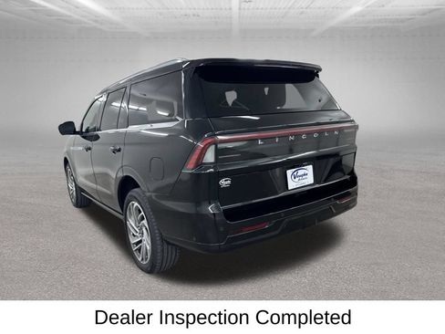 Used 2025 Lincoln Navigator Reserve AWD/4WD image 9