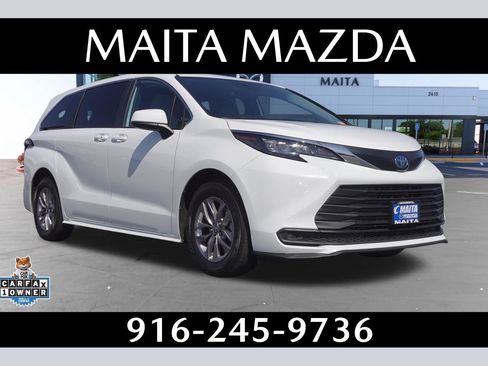 Used 2025 Toyota Sienna LE FWD image 1