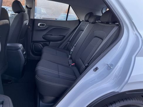 Used 2025 Hyundai Venue SEL FWD image 13