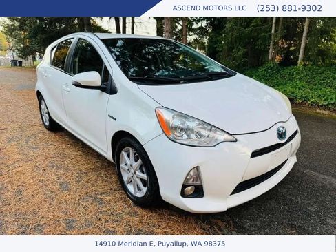 Used 2014 Toyota Prius C Four image 7