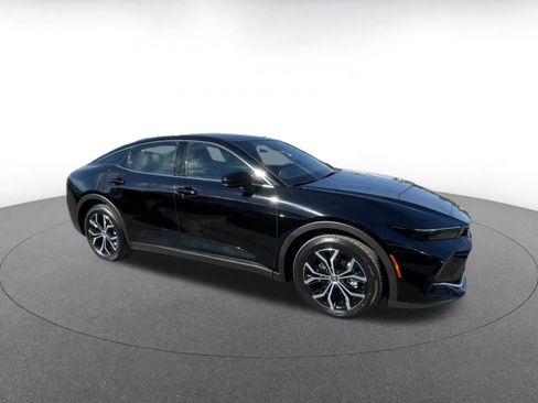 Used 2025 Toyota Crown XLE image 2