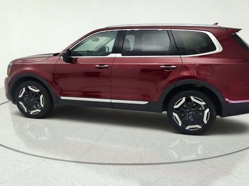 Used 2024 Kia Telluride S FWD image 4