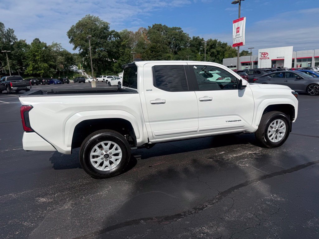 Certified 2025 Toyota Tacoma SR5 AWD/4WD image 10