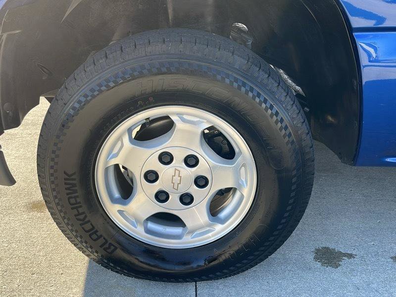 Used 2003 Chevrolet Silverado 1500 LS AWD/4WD image 18
