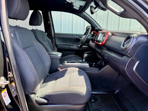 Used 2019 Toyota Tacoma TRD Sport AWD/4WD image 31