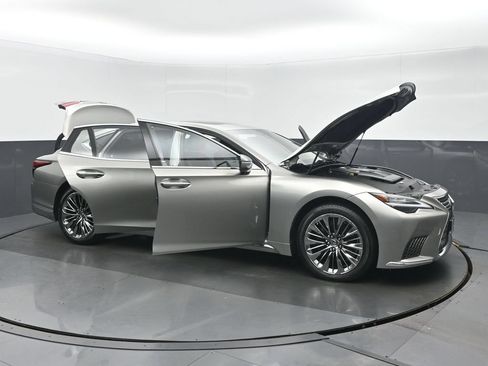 Used 2022 Lexus LS 500 AWD w/ Accessory Package (Z1) image 40
