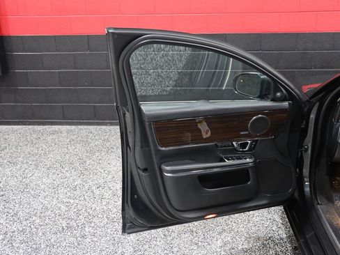 Used 2014 Jaguar XJ L Portfolio image 33