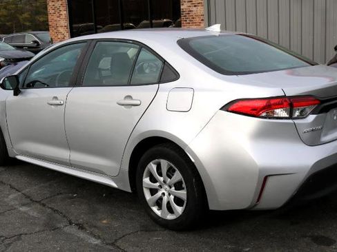 Used 2023 Toyota Corolla LE image 5