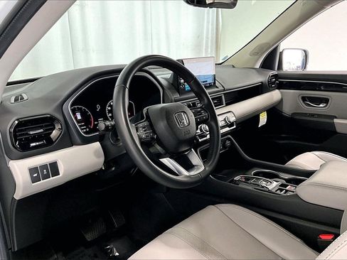 Used 2024 Honda Pilot Touring image 14